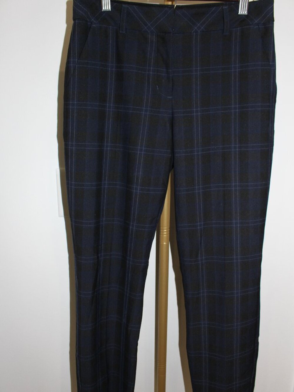 Women's Express Low Rise Columnist Pant Blue & Black Plaid Size 4R